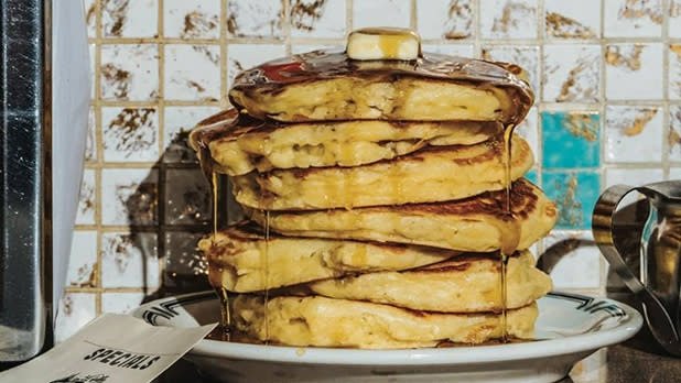 phoeniciadiner_instagram_pancakes_618X348px_de51770c-3745-4657-bef5-efc29e94048c.jpg